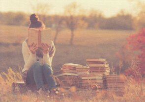 Postcard | Reading woman