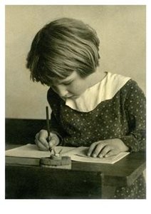 Postcard | Schrijven met de kroontjespen, circa 1930
